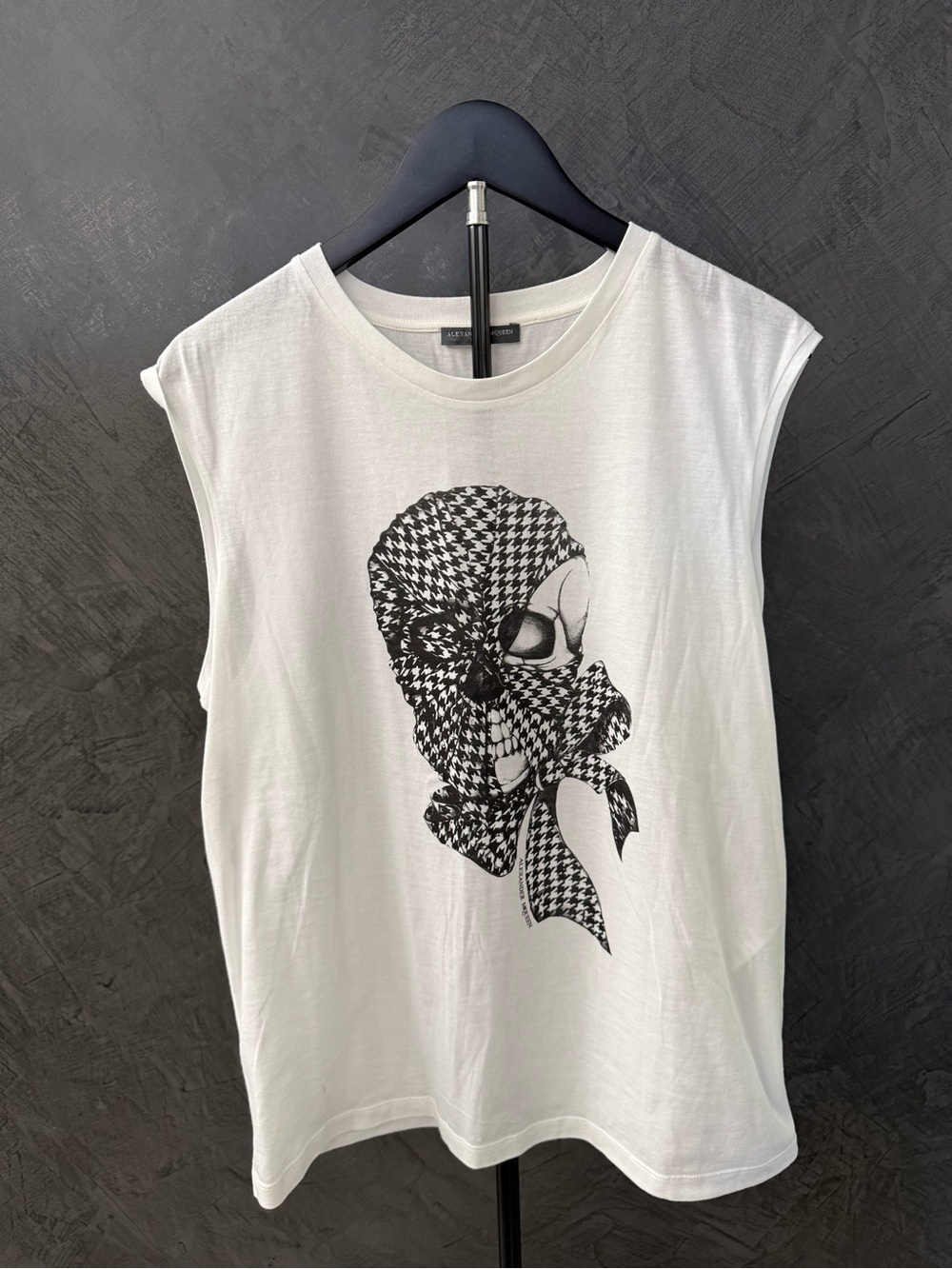 NWOTAlexander McQueen White Sleeveless Tank with Black Houndstooth Skull Graphic